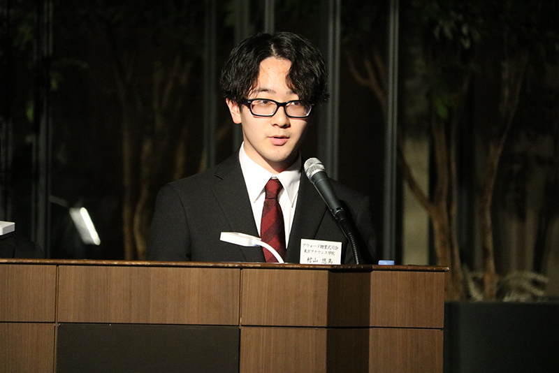 緊張のなか開式！