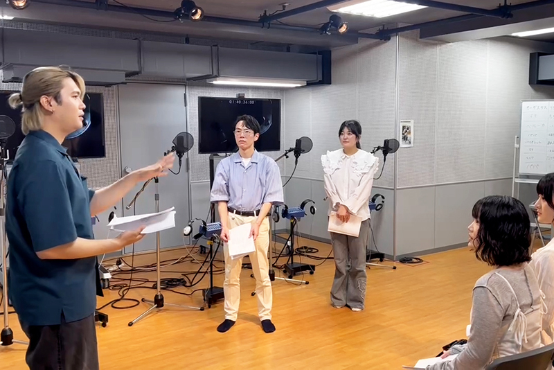 学生一人ひとりに、演じ方のポイントや声優としての心構えなどを丁寧にアドバイスしてくれました！