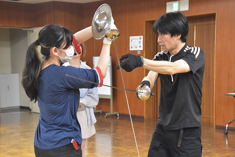 リアルな戦闘描写をめざして！小説創作科にて西洋剣術＆護身術のワークショップを開催