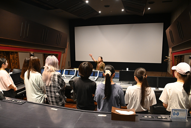 ドルビーアトモス対応のスタジオで立体音響を実体験！