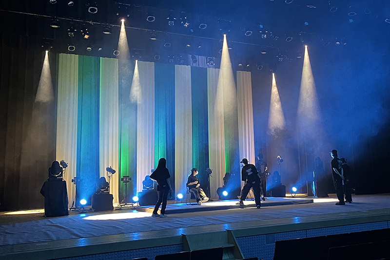 外部ホールで本格実習！照明クリエイティブ科「舞台照明実習」