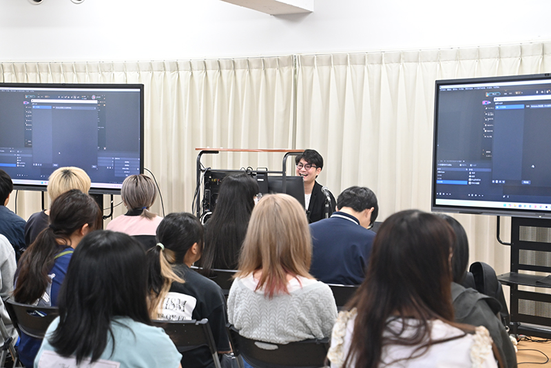 ゲーム配信で使用する機材やソフトについて解説いただいたのち、実際に配信の流れを見せていただきました！