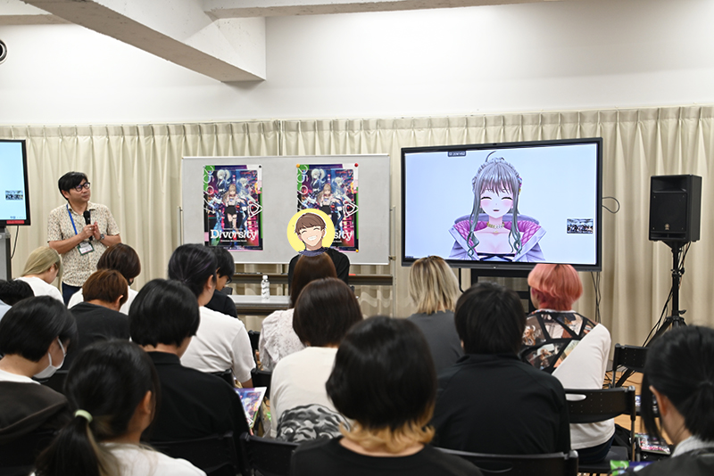 配信クリエイター科「セルフプロデュース」の授業に、RIOT MUSICの大人気VSinger・松永依織さんと運営の久保元気さんが登場!