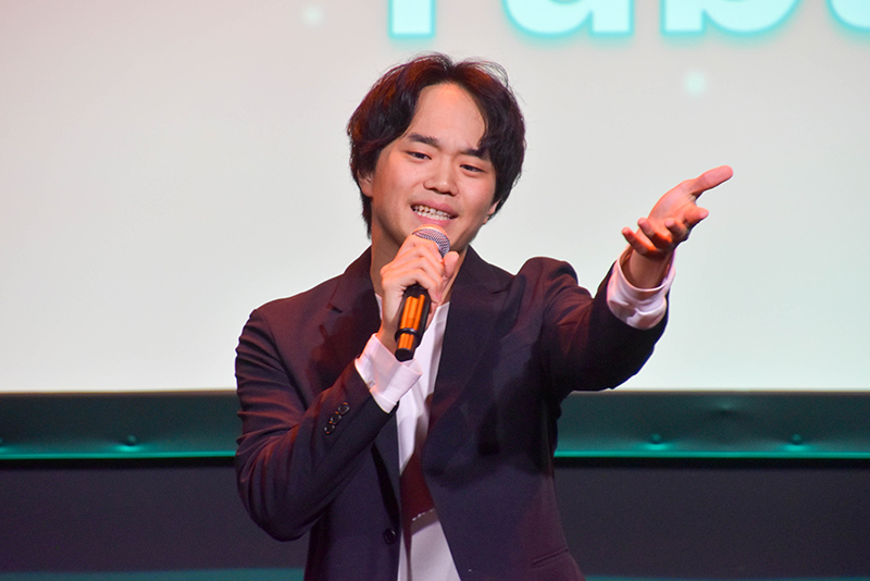 ダンスや小道具を使ったパフォーマンスもありました！