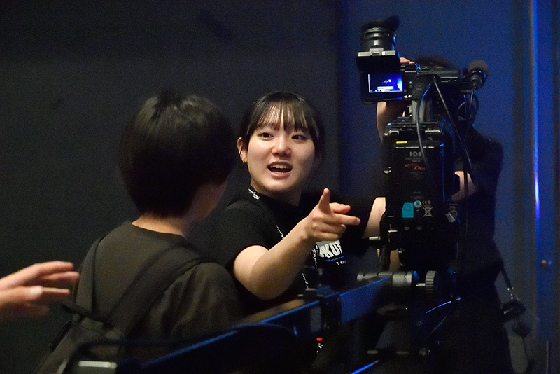 体験コーナーでは学生が機材の使い方をレクチャー！