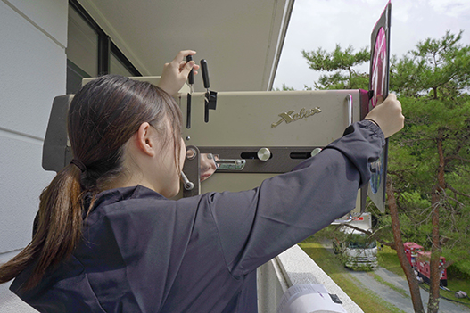 ピンスポットにカラーフィルターを入れます