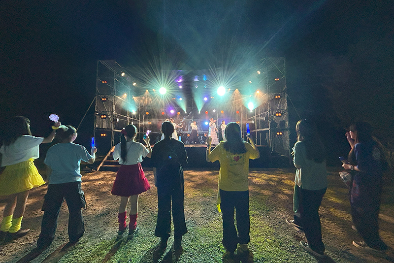 明かりがついていよいよ本番！出演者も学生が担当します