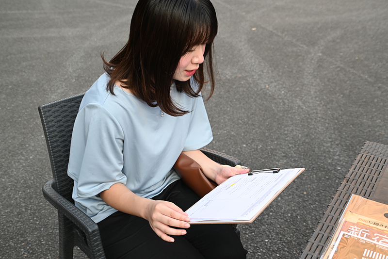 同日17（水）は、アナウンス科の学生が場内アナウンスを担当！イベント開始前に何度も原稿を確認して本番にのぞみます！