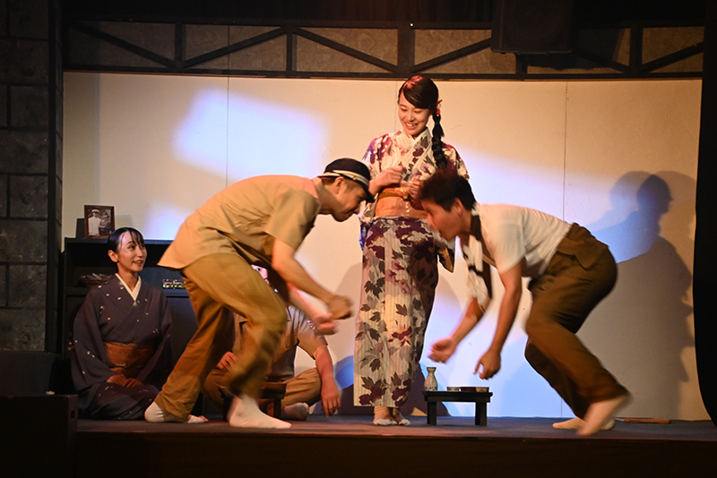 卒業生の鈴木沙綾さんは、魂のこもった演技で観客を魅了しました！