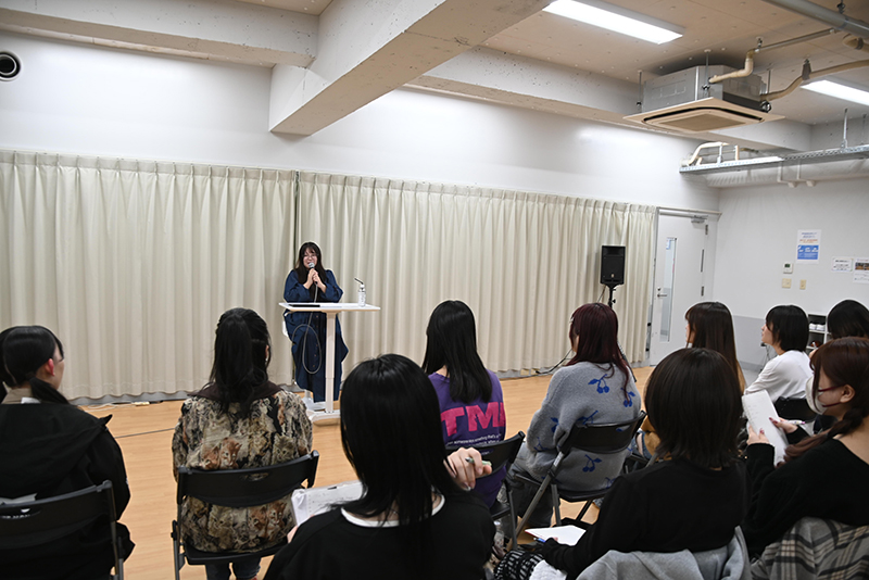 “アナ学”在学時のお話からアーティスト活動にいたるまで、いろいろなお話をしてくれました！