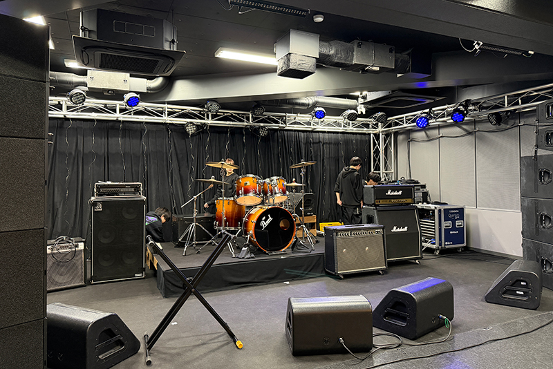 「卒業制作」の一環として有観客ライブを開催!