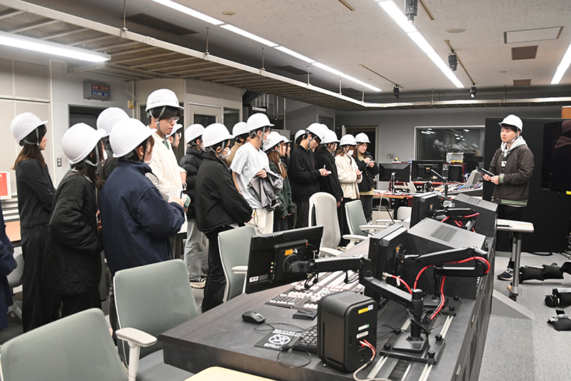 サブコントロールルーム（副調整室）を見学