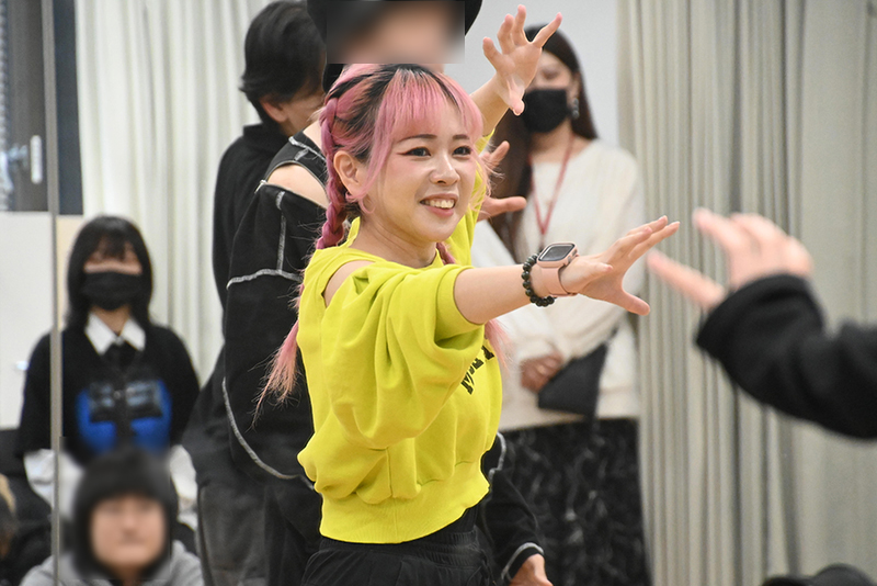 配信クリエイター科「コスプレ入門」にて、『世界コスプレサミット2024』のチャンピオン・まめまよさんをお迎えして、ポージング指導をしていただきました!