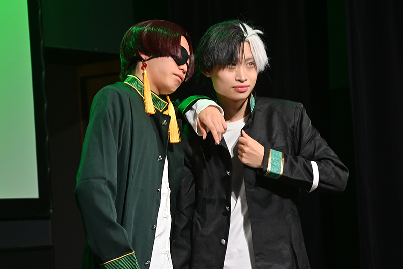 先生やカメラマンからアドバイスをもらいながら、キャラクターのイメージを考えて撮影！