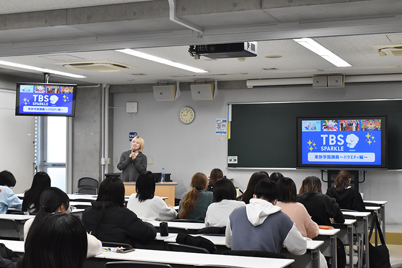 学生からのたくさんの質問に答えていただきました!就職活動をひかえる学生たちにとって、千野さんのお話はとても刺激になった様子。ありがとうございました!