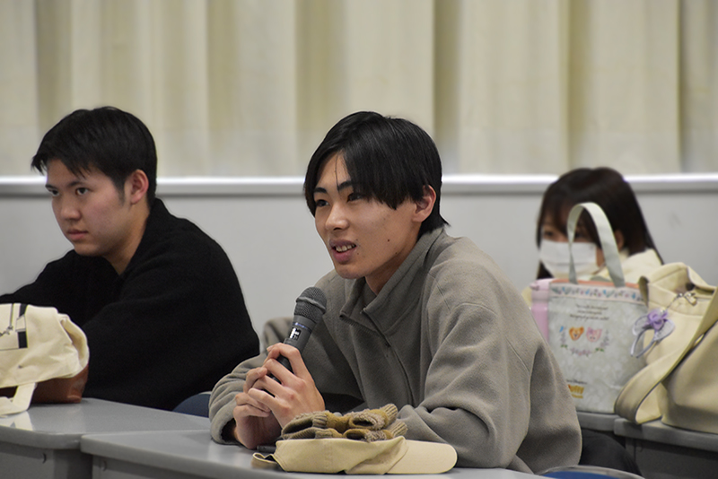 学生からの質問にお答えいただきました