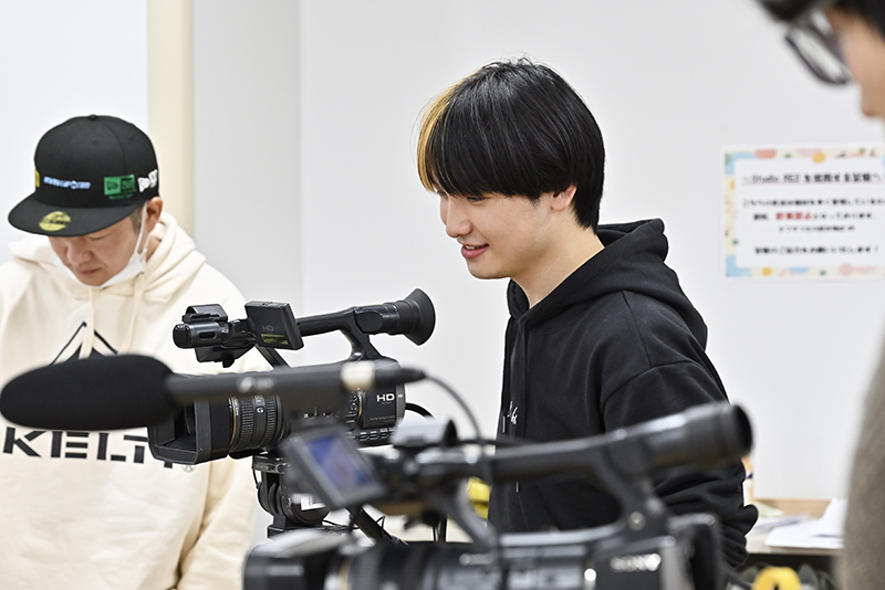 撮影や配信スタッフもすべて学生が担当しました！