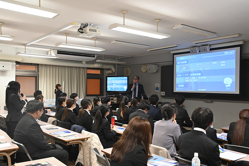 （株）TBSアクトの説明会の様子。人事担当の方に直接質問できる貴重な機会をいただきました
