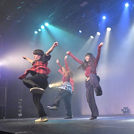 ダンスパフォーマンス科1年生の中間発表「EXAMINATION」を開催しました！