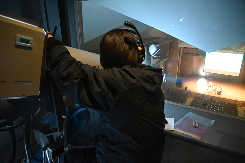 ピンスポットで出演者をねらいます