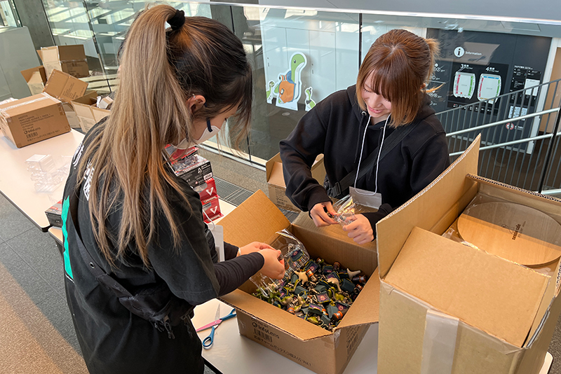 配布するフライヤーや特典を用意します