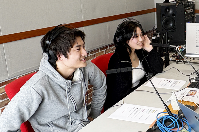 パーソナリティーのヨコオケイタさんと、楽しいトークを繰り広げました！